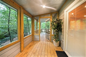 Interior - Pam's Treehouse Cabin #1 (Hot Springs)