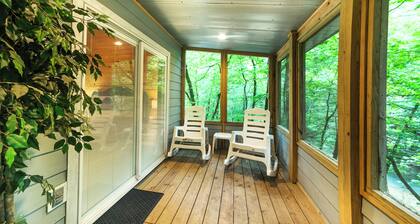 Pam's Treehouse Cabin #1