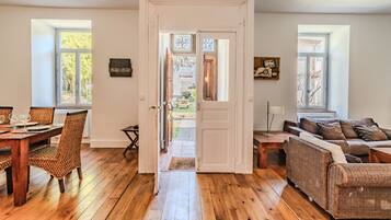 Télévision, cheminée