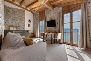 1 bedroom, desk, free WiFi, bed sheets