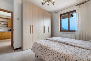 2 bedrooms, desk, free WiFi, bed sheets