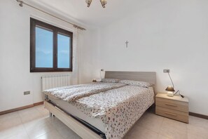 2 bedrooms, free WiFi, bed sheets - Apartment 'Annarosa, Piovere' with Lake View, Private Terrace and Wi-Fi (Piovere)