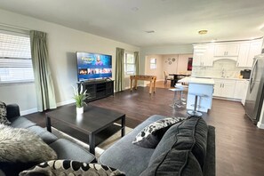 House | 4 bedrooms - Home Close to Saint Pete Pier new Spacious (St. Petersburg)