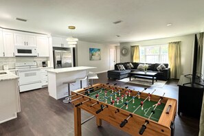 House | 4 bedrooms - Home Close to Saint Pete Pier new Spacious (St. Petersburg)