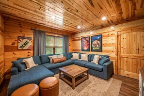 Fernseher, Kamin, Videospiele, Tischfußball