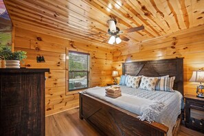 4 Schlafzimmer, Schreibtisch, Bügeleisen/Bügelbrett, Reisekinderbett