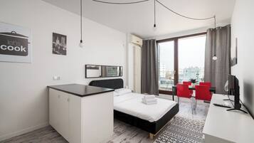 Iron/ironing board, WiFi, bed sheets