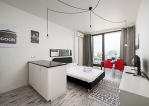 Iron/ironing board, WiFi, bed sheets