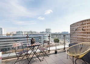 Outdoor dining - Ochota City View Stylish Studio (Warszawa)