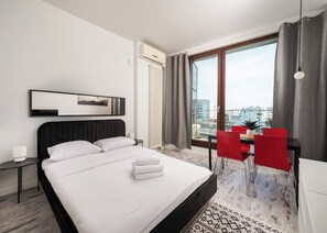 Iron/ironing board, WiFi, bed sheets - Ochota City View Stylish Studio (Warszawa)