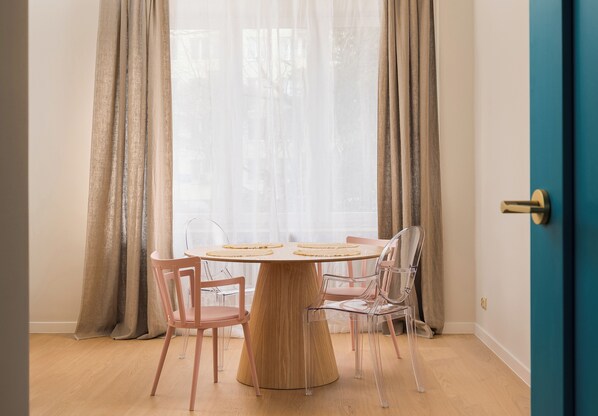 Dining - Metro Młynów Colourful Apartment (Warszawa)