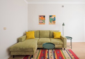 TV - Metro Młynów Colourful Apartment (Warszawa)