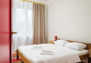 1 bedroom, iron/ironing board, WiFi, bed sheets - Metro Młynów Colourful Apartment (Warszawa)