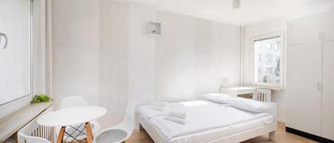 Iron/ironing board, WiFi, bed sheets