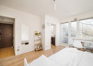 Iron/ironing board, WiFi, bed sheets