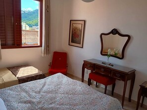 1 bedroom, desk, iron/ironing board, WiFi