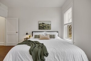 3 bedrooms, iron/ironing board, WiFi, bed sheets