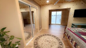 3 bedrooms, travel crib, WiFi, bed sheets - Charming 3-bedroom house in Crown Point with WiFi and AC (Crown Point)