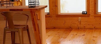 Charming 3-bedroom house in Crown Point with WiFi and AC