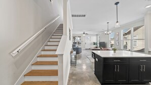 Interior - Entire Cozy Duplex Ideal for Families & Groups (Memphis)