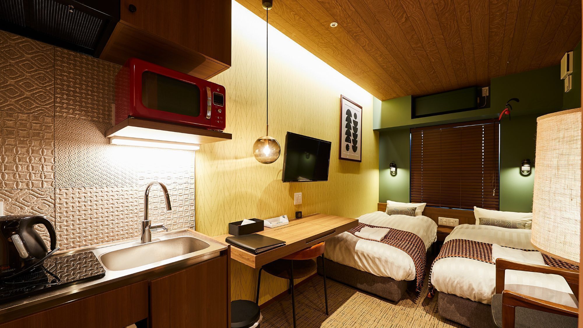 Laptop workspace, free WiFi, bed sheets