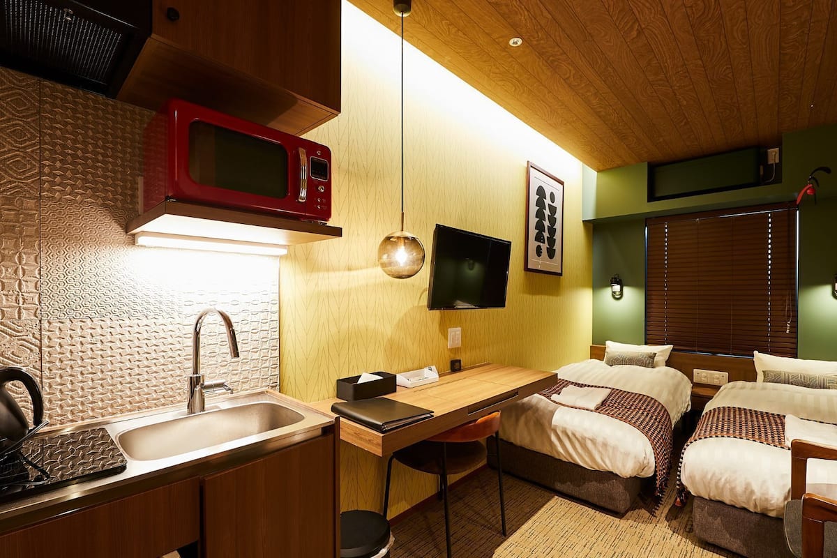 Laptop workspace, WiFi (free), bed sheets