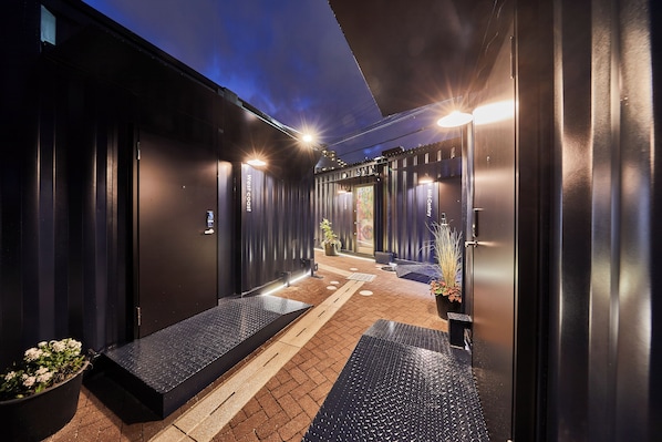 Espace de travail pour ordinateur portable, Wi-Fi gratuit, draps fournis