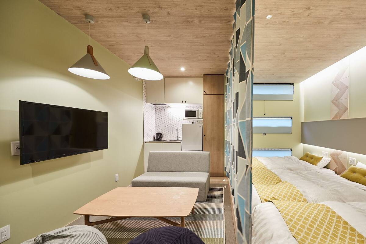 Laptop workspace, WiFi (free), bed sheets