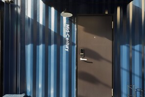 Espace de travail pour ordinateur portable, Wi-Fi gratuit, draps fournis