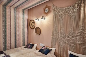 Economy Quadruple Room | Laptop workspace, free WiFi, bed sheets - TORACO konohana (Osaka)