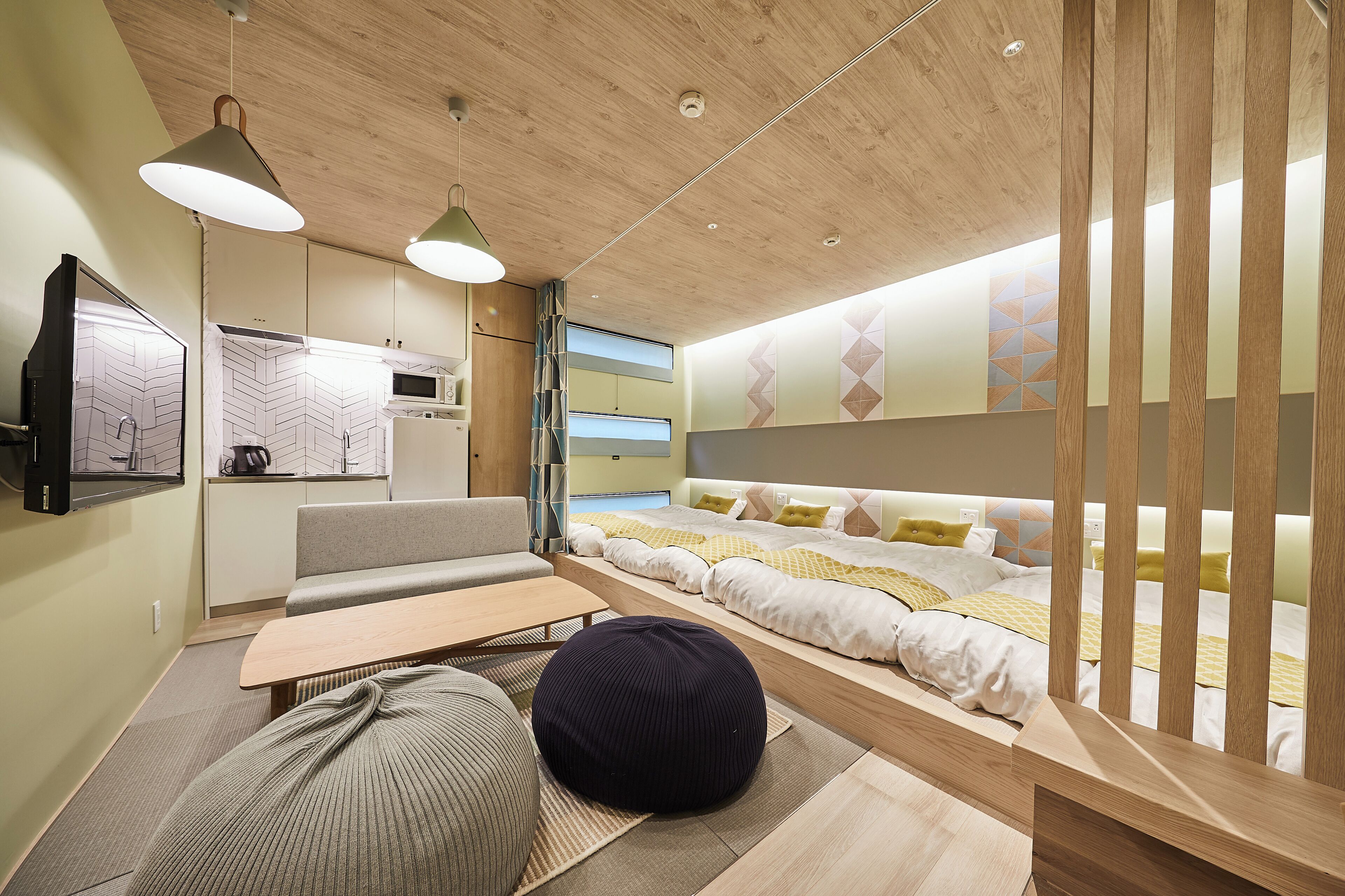 Comfort Quadruple Room | Laptop workspace, free WiFi, bed sheets