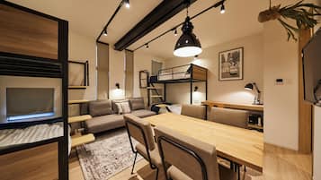 Deluxe Quadruple Room | In-room dining