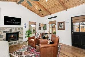 Interior - Centre House | King Bed, Patio w/ Fire-pit & Grill (Fredericksburg)