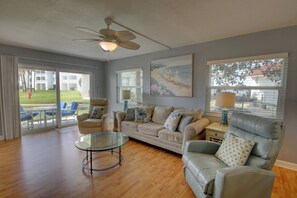 TV, DVD-spiller og bøker