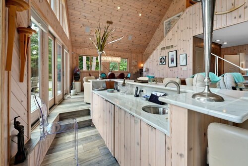 LAKEFRONT HOME w BEACH @ HIGGINS LAKE !