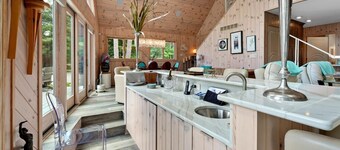 LAKEFRONT HOME w BEACH @ HIGGINS LAKE !