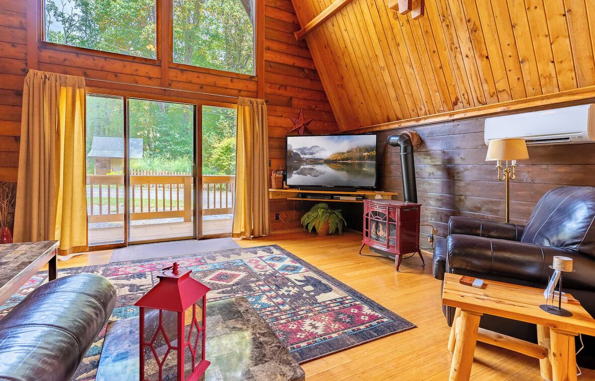 Fernseher, Kamin, Tischfußball