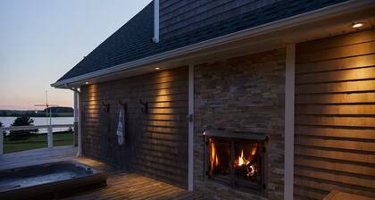 Luxury Water View Home With 2 Living Spaces, Hot Tub & Access To River