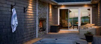 Luxury Water View Home With 2 Living Spaces, Hot Tub & Access To River