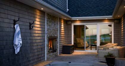 Luxury Water View Home With 2 Living Spaces, Hot Tub & Access To River