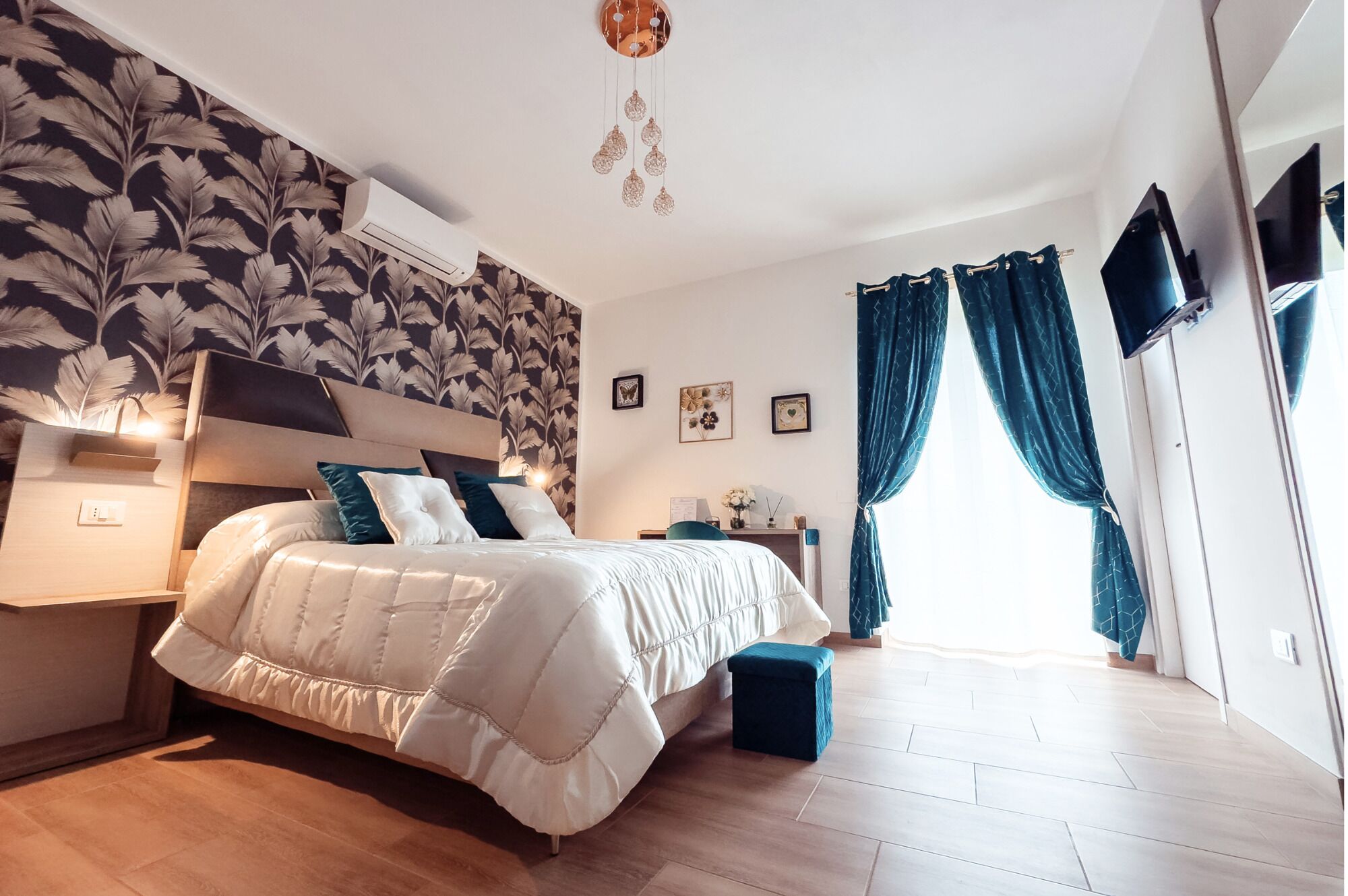 Luxury Suite, Balcony, Mountain View | Room amenity