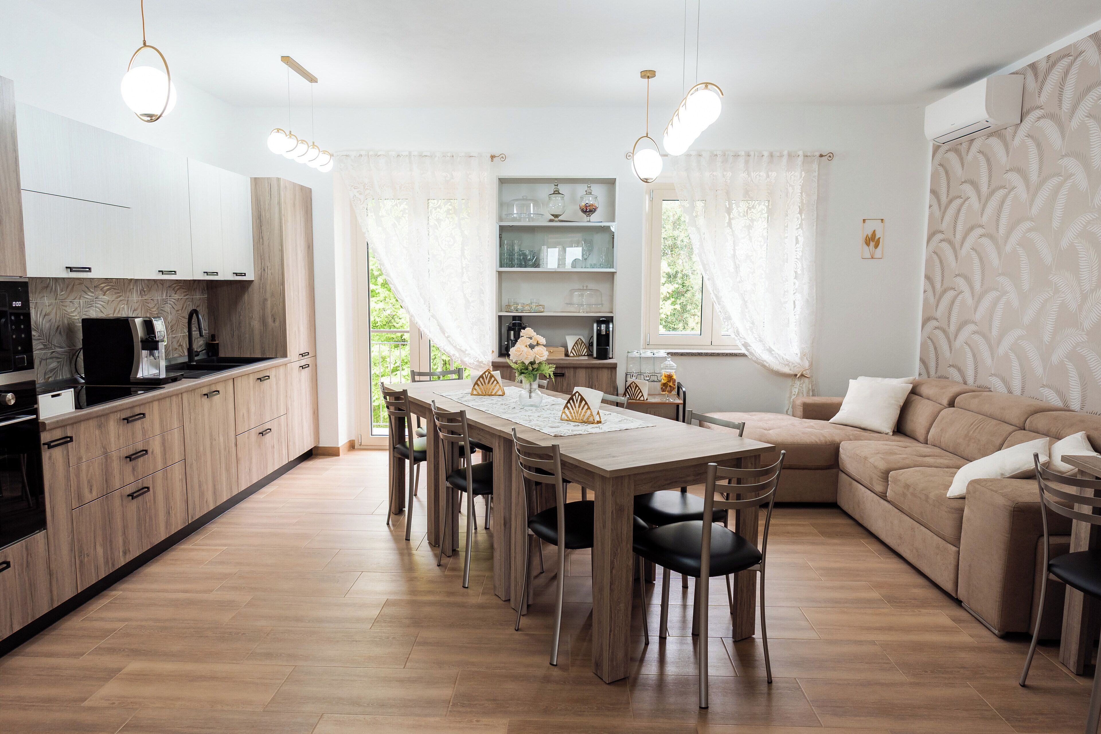 大冰箱、微波炉、烤箱、炉灶