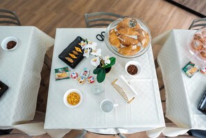 包含每日自助早餐