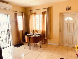 Dining - Palmetto Bay Paradise (Trinity)