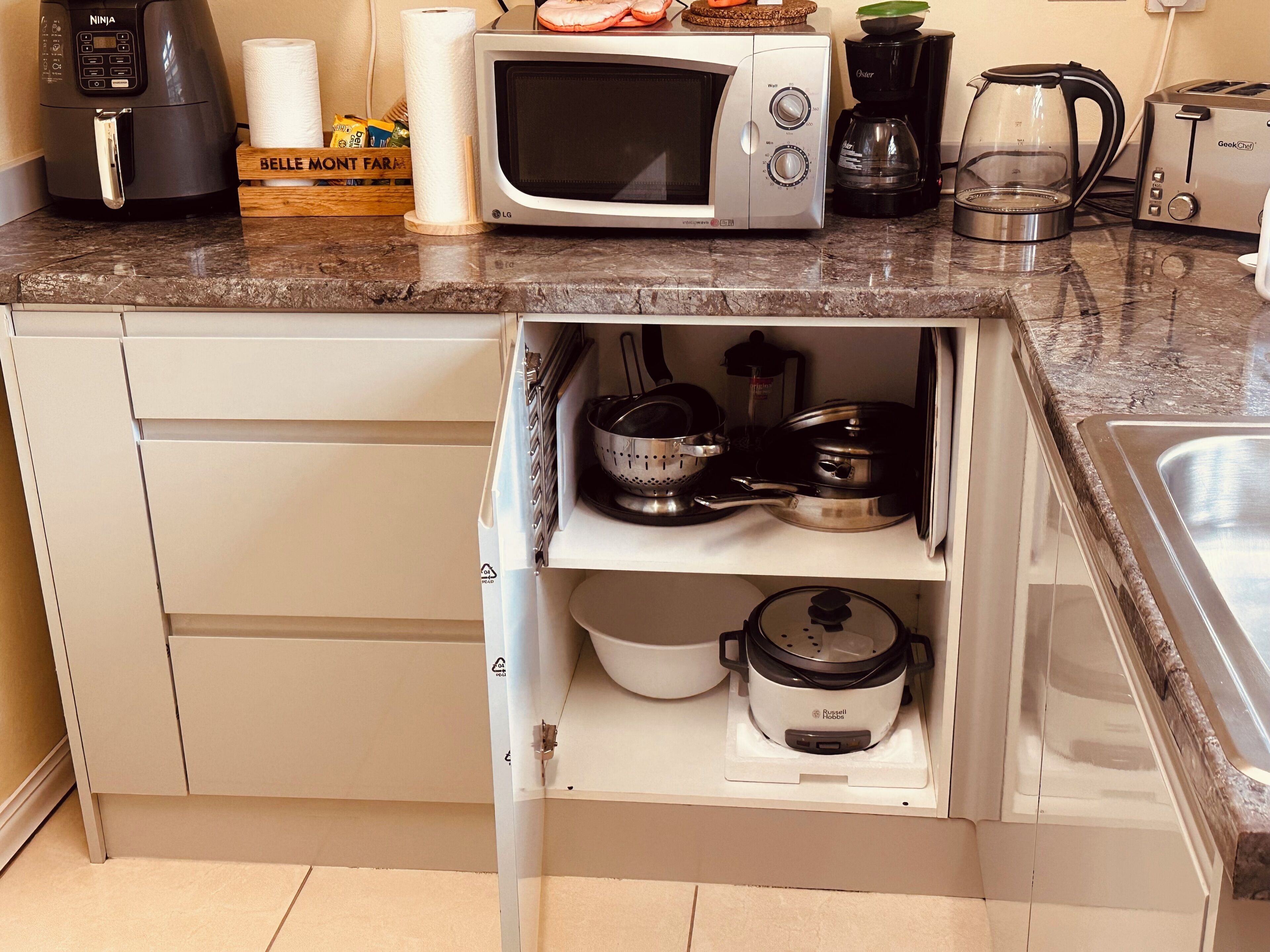 冰箱、微波炉、烤箱、炉灶