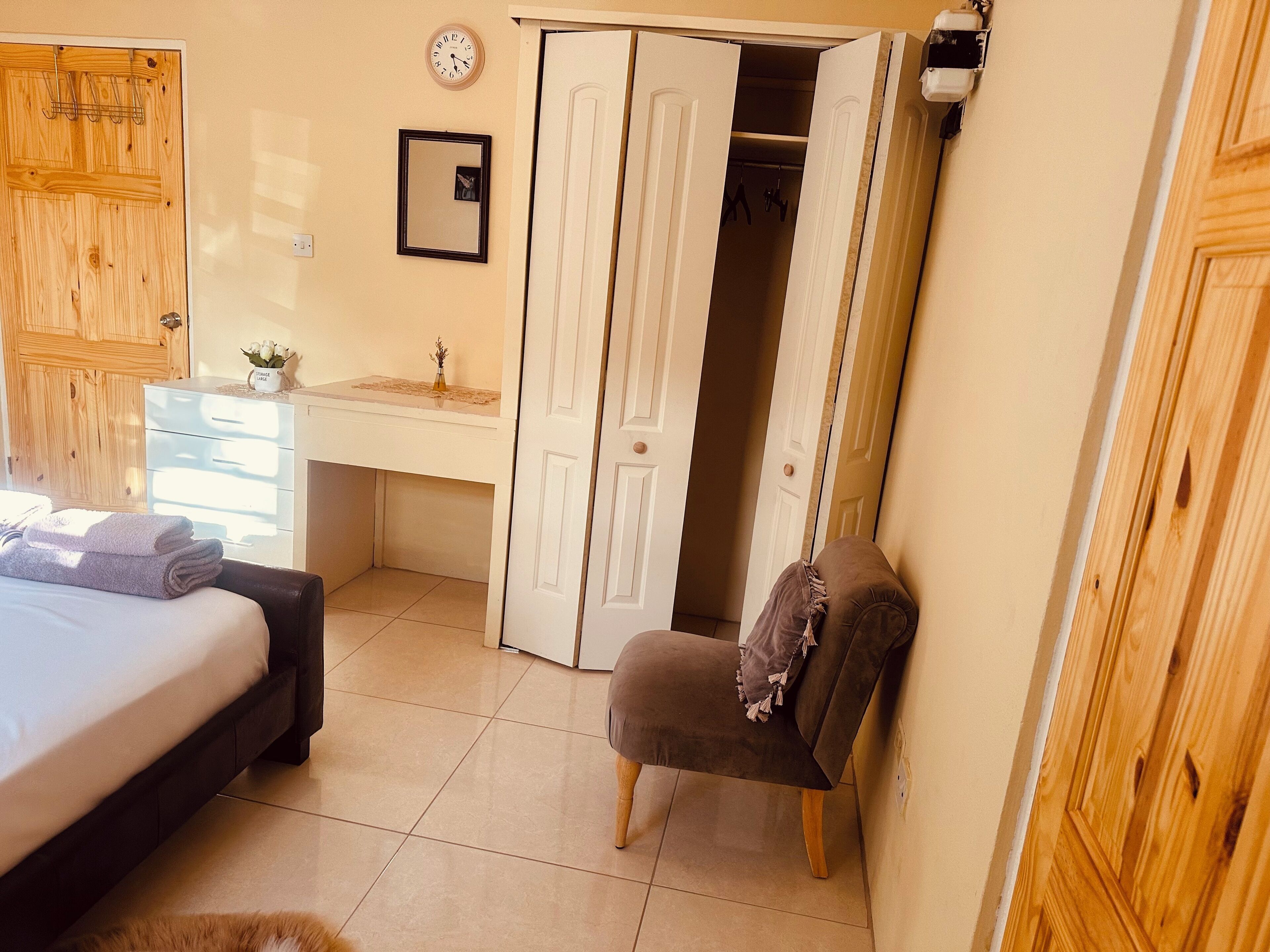 2 sovrum, skrivbord, strykjärn/strykbräda och gratis wi-fi