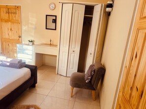 2 bedrooms, desk, iron/ironing board, free WiFi