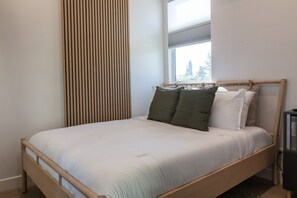 1 bedroom, desk, iron/ironing board, free WiFi - FIFA World Cup: Built 2024 Scandinavian-Style 1BR/Studio with DECK p82 (Los Angeles)