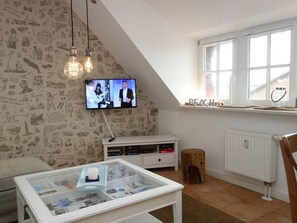 TV, fireplace, stereo