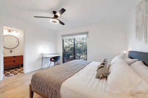 5 quartos, escrivaninha, Wi-Fi de cortesia, roupa de cama